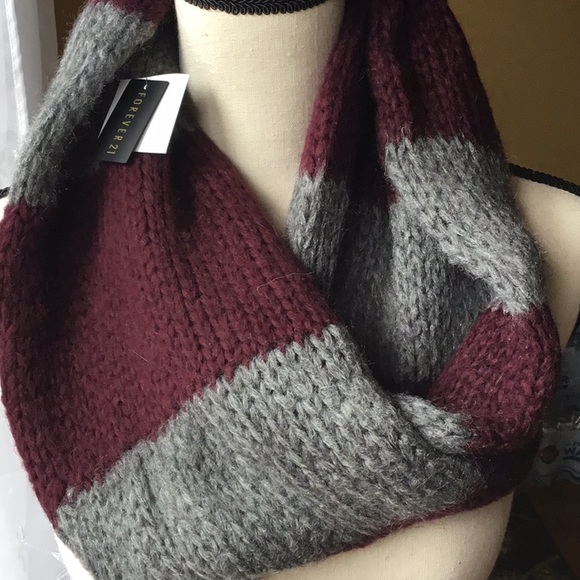 Forever 21  knitted  Infinity Scarf - Picture 1 of 2